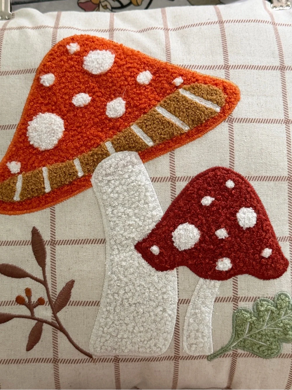 Mushroom decorative throw